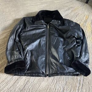Vintage Lee World Leather bomber jacket Fur collar Lined black zip front large